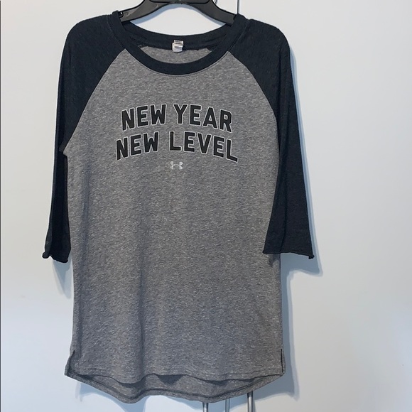 Under Armour Tops - 🌸 Under Armor Graphic T-Shirt 🌸